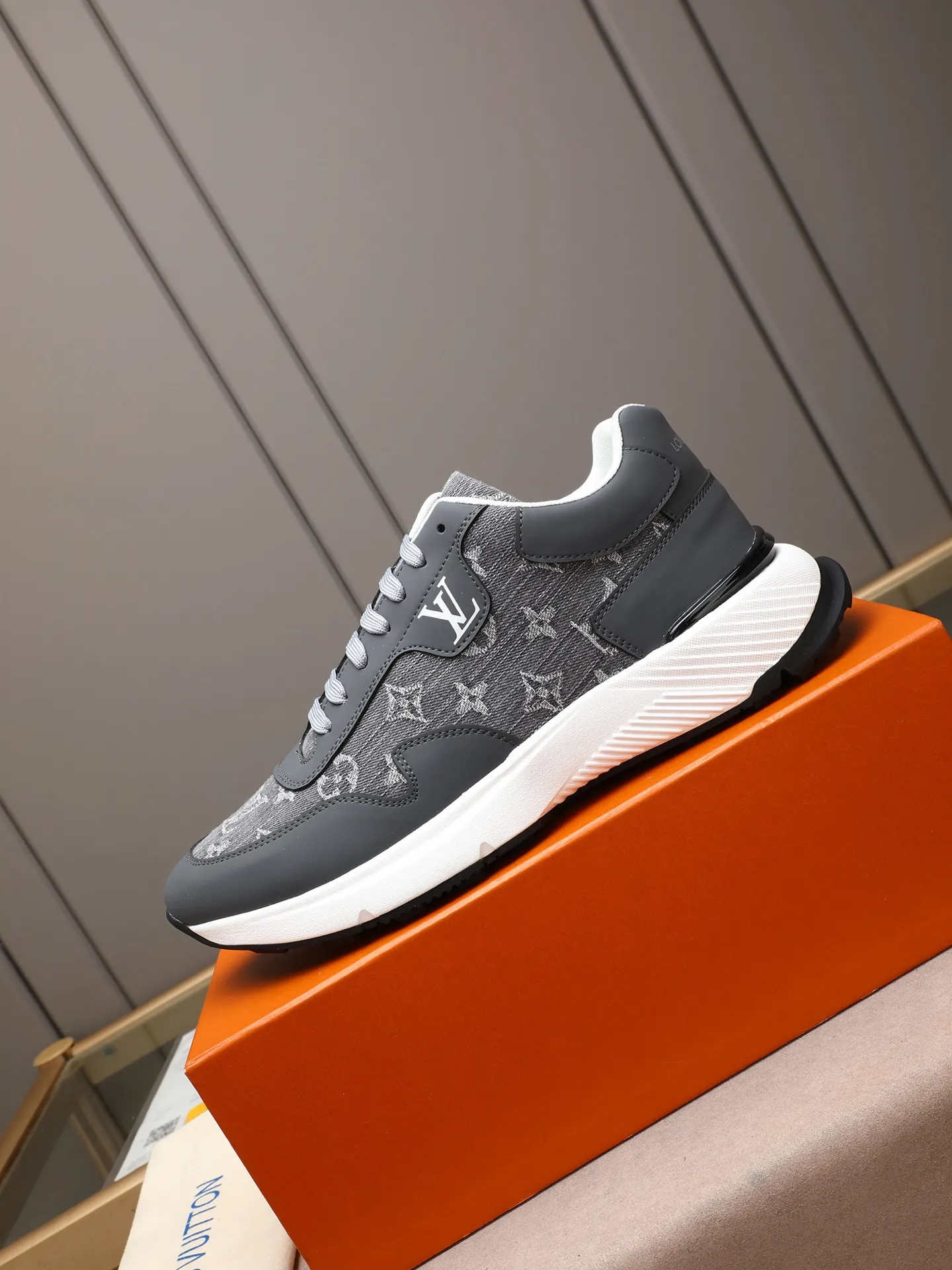 Men's shoes 💰460 Brand: LOUIS VUITTON Louis Vuitton LV Size: 38 39 40 41 42 43 44 (45 customized) Fabric: original cowhide cowhide 🔸Inside of: mesh 🔺Sole: counter foam outsole
